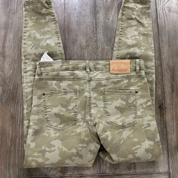 Zara Olive Denim Pants - Picture 1 of 13